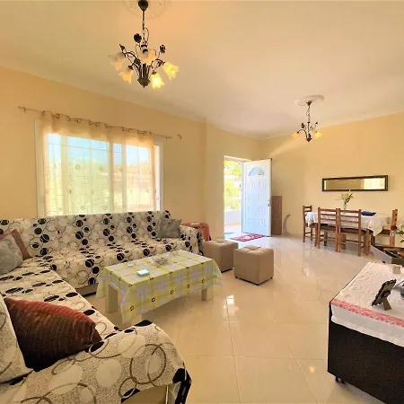 Iremia Spacious For Family Holidays Lägenhet Vlorë