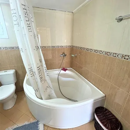 Iremia Spacious For Family Holidays Lägenhet Vlorë