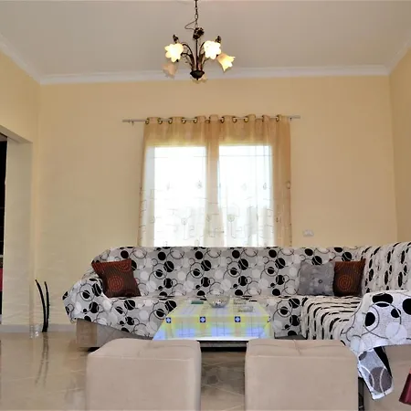 Iremia Family Holidays شقة