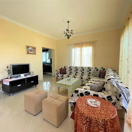 Iremia Family Holidays アパート Vlorë