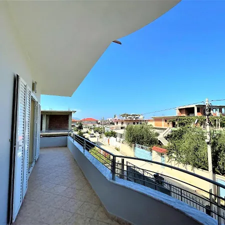 Apartment Iremia Spacious For Family Holidays Vlorë