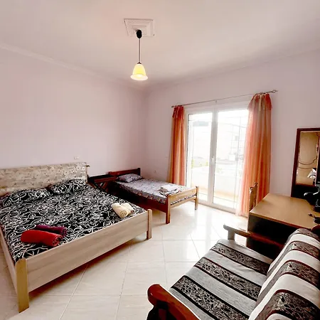 Iremia Family Holidays شقة فلورا