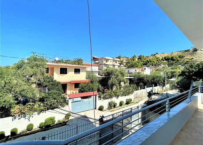 Daire Villa Iremia Spacious Apartment For Family Holidays Avlonya