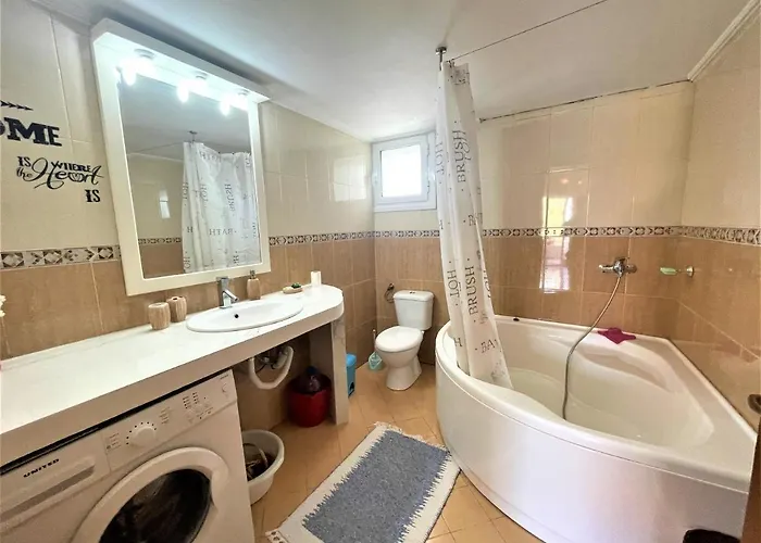 Iremia Spacious For Family Holidays Apartment Vlorë