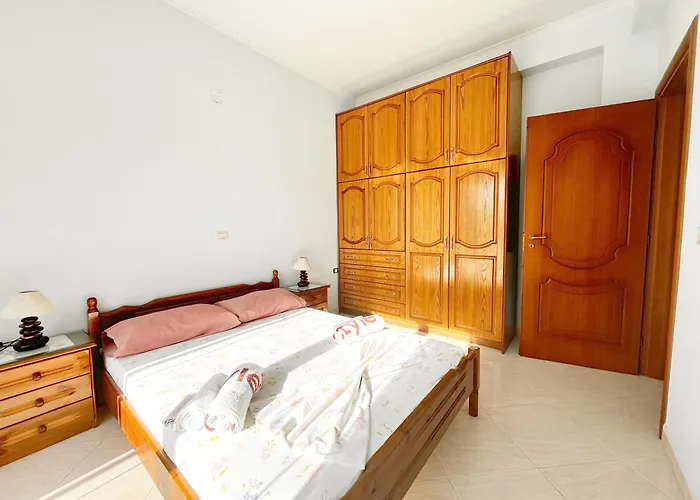 Apartman Villa Iremia Spacious Apartment For Family Holidays *